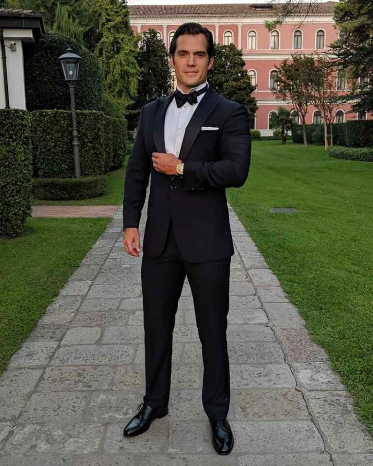 Henry Cavill measurements, bio, height, weight, and shoe size