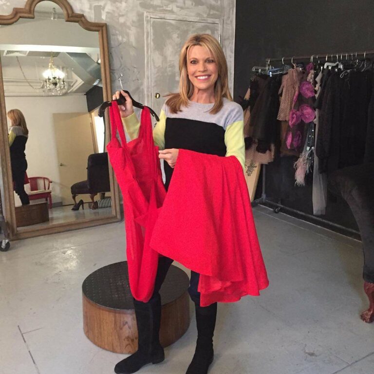 Vanna White measurements, bio, height, weight, shoe and bra size