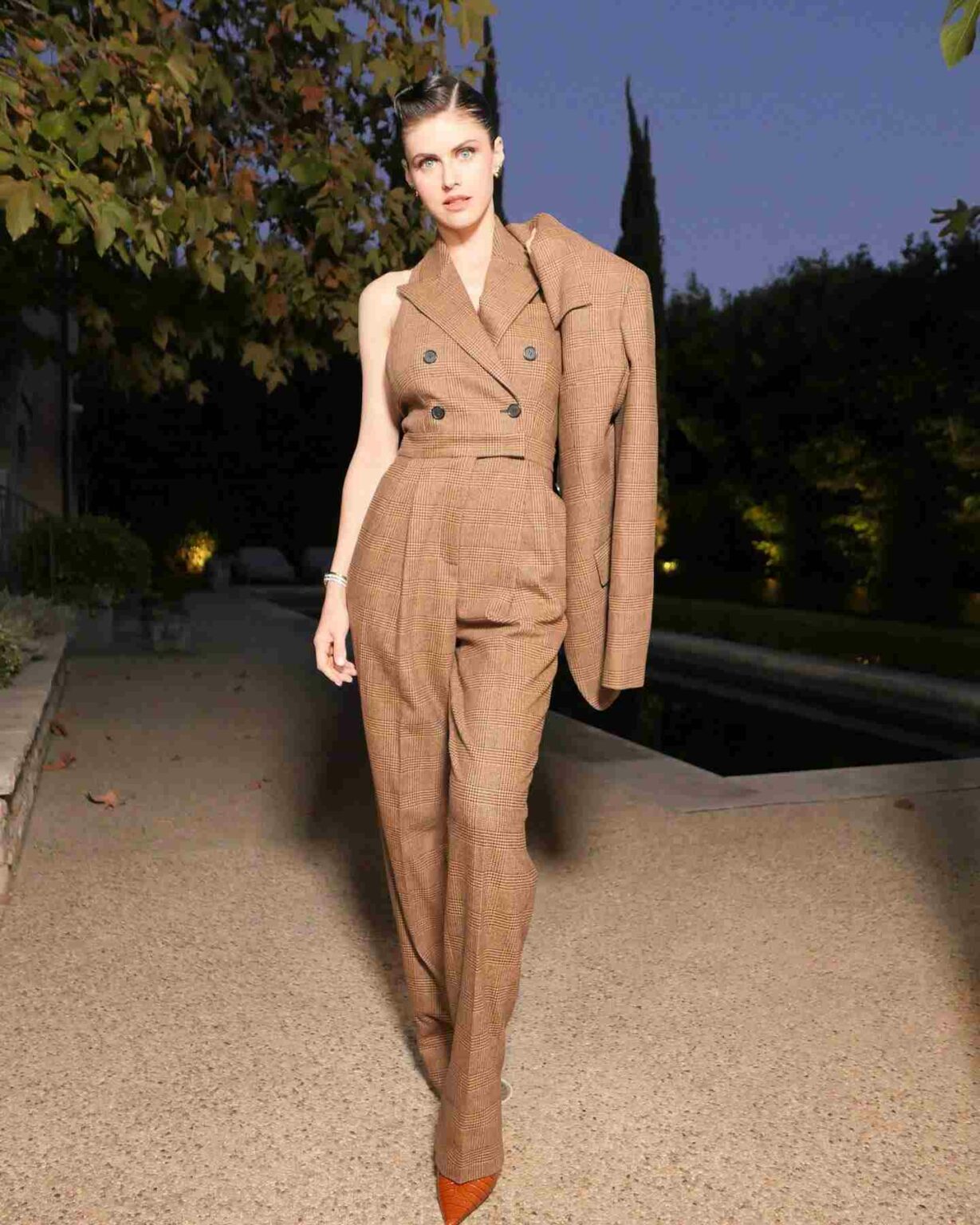 Alexandra Daddario measurements, bio, height, weight, shoe and bra size