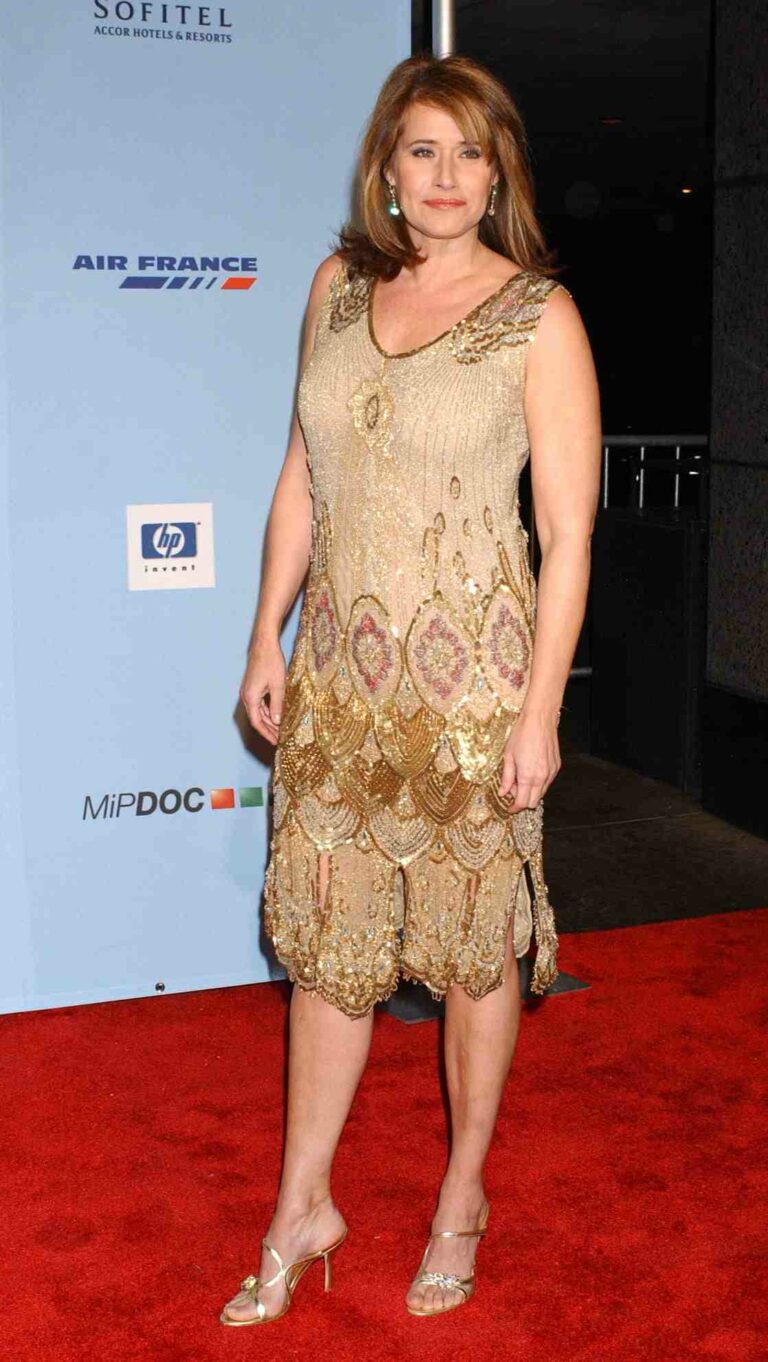 lorraine bracco measurements, bio, height, weight, shoe and bra size