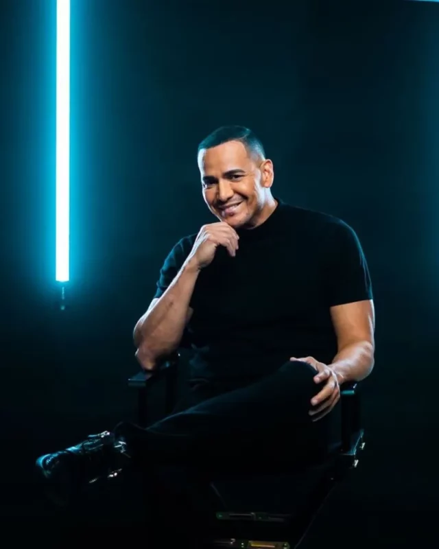 This image has an empty alt attribute; its file name is Victor-Manuelle-3-640x800.webp