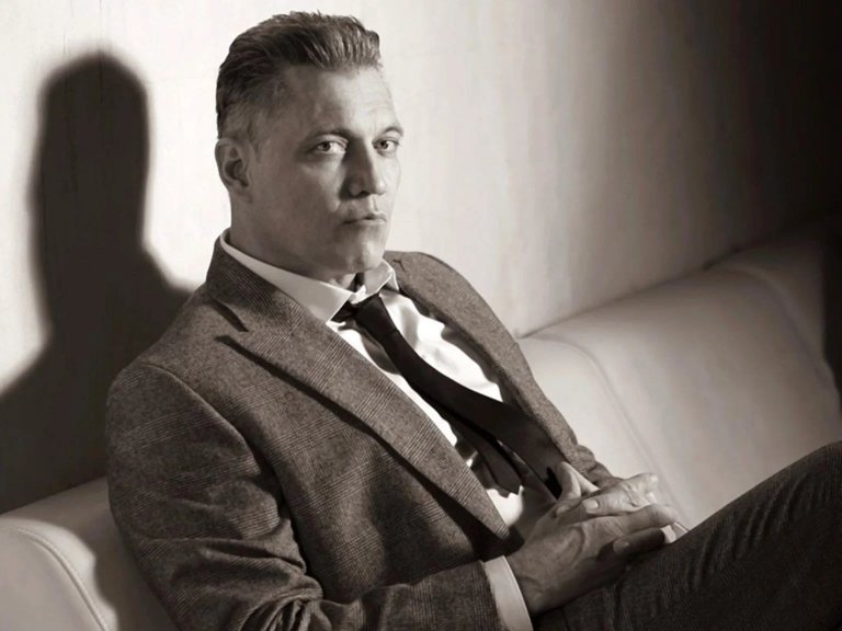 Holt McCallany