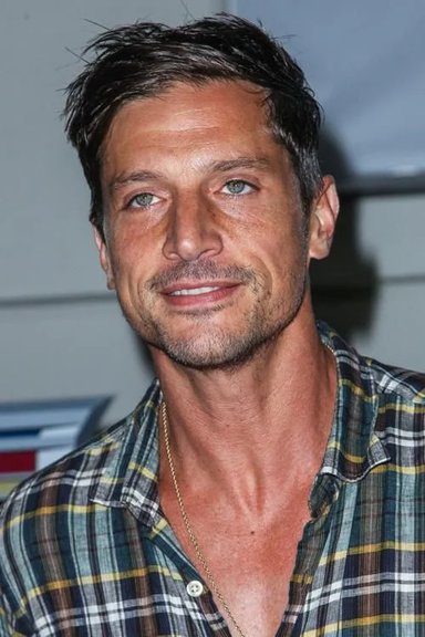 Simon Rex