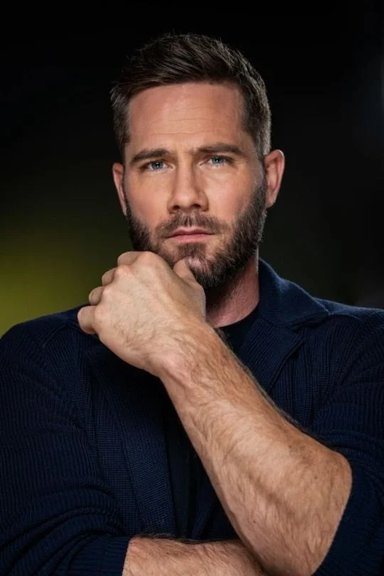 Luke Macfarlane
