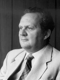 Miklós László