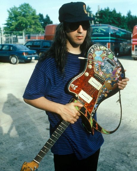 J Mascis
