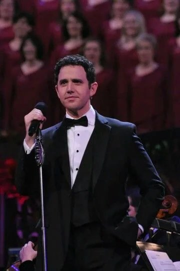 Santino Fontana